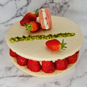 Macaron géant fraises et chantilly