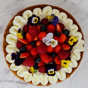 Tarte sablée fruits rouges et chantilly