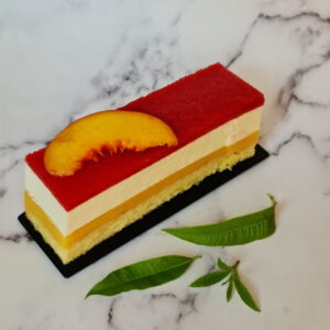 Gâteau pêche, fraise et verveine