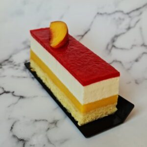 Gâteau pêche, fraise et verveine