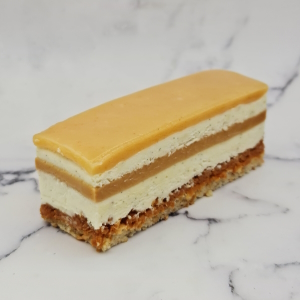 Gâteau vanille, caramel et cacahuètes