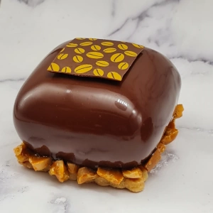 Entremet cacahuète, caramel et chocolat