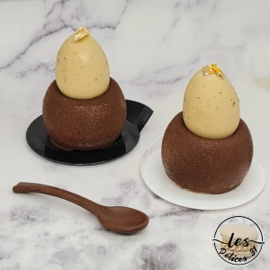 Oeuf praliné dans son coquetier