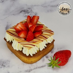 Choux carré à la crème et aux fraises