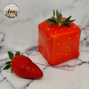 Entremet cube fraise