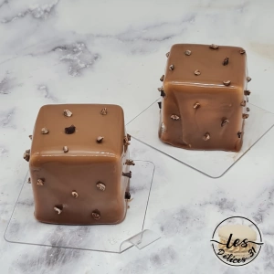 Entremet cube vanille, praliné et chocolat