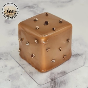 Entremet cube vanille, praliné et chocolat