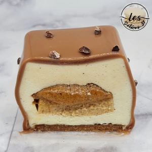 Entremet cube vanille, praliné et chocolat