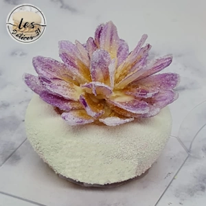 Entremet fraise et notes florales