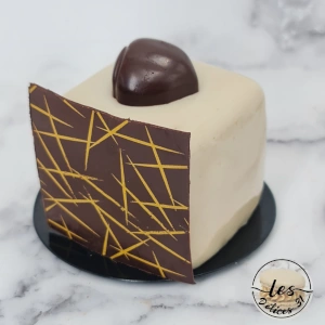 Entremet cube marron