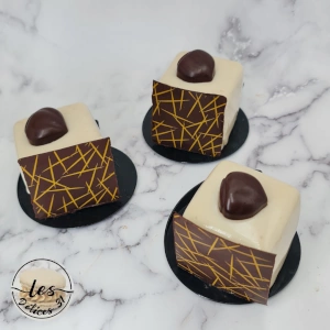 Entremet cube marron