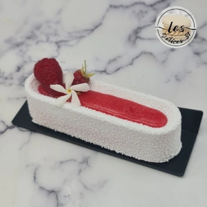 Entremet pêche jaune et fruits rouges