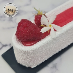 Entremet pêche jaune et fruits rouges