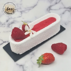 Entremet pêche jaune et fruits rouges