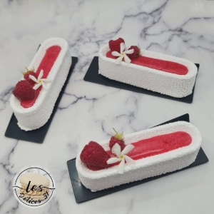 Entremet pêche jaune et fruits rouges