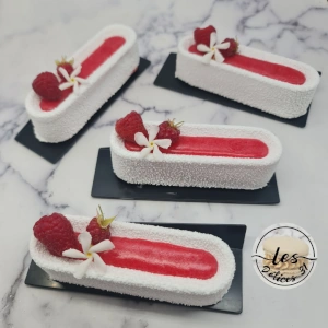 Entremet pêche jaune et fruits rouges