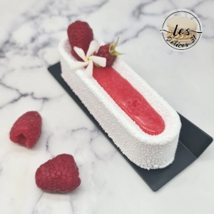 Entremet pêche jaune et fruits rouges