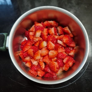 Entremet pêche jaune et fraises