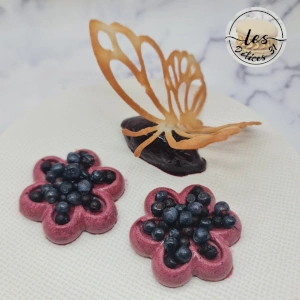 Entremet myrtilles fleurs