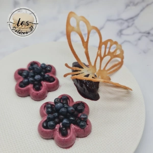 Entremet myrtilles fleurs